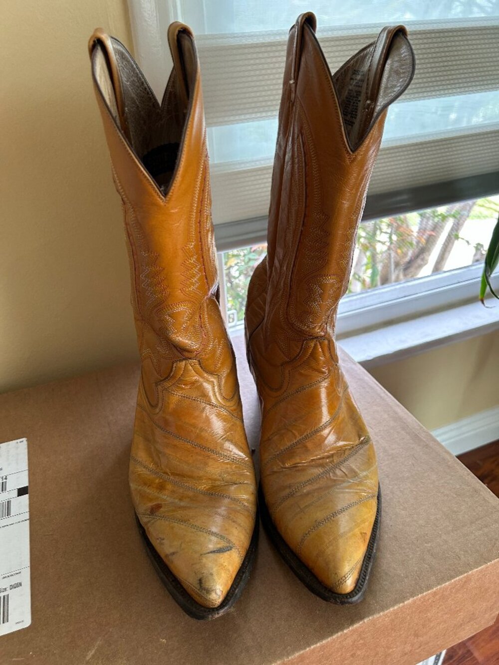 🔥 VINTAGE LUXURY: El Centenario Genuine Eel Skin “Honey” 🐍 10.5